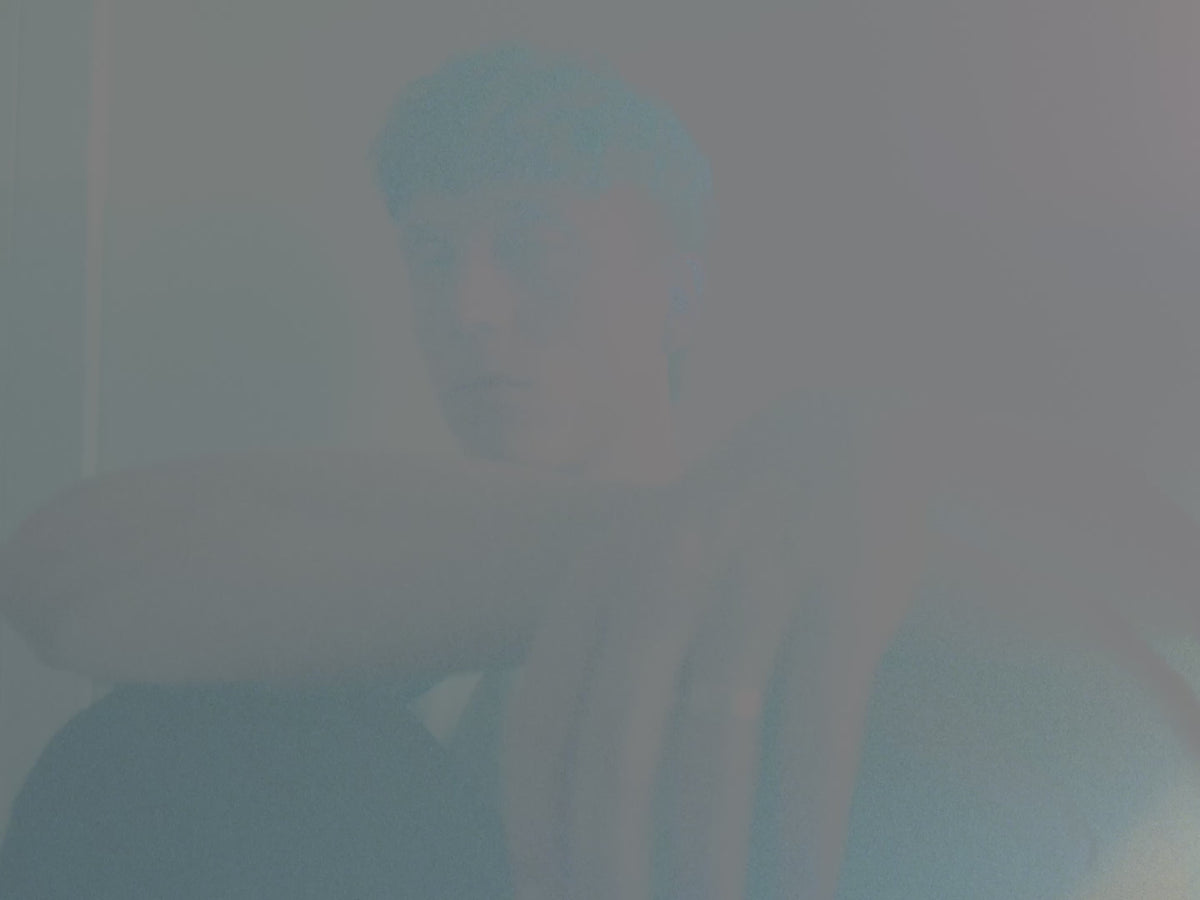 Charger la vidéo : Nouveau single et nouveau merch pour Loïc Nottet qui sort Libre.